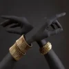 Outlet Ter Halle Glasschilderij Donkere Armen met Gouden Armbanden 080120-915